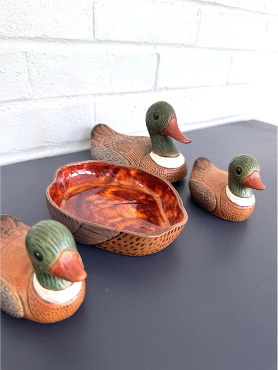 Ceramic Duck Tureen with Lid & Two Mini Ducks – Hand Painted Mallard MCM, Vintag - Picture 7 of 7